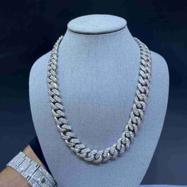 10K ICED OUT CUBAN CHAIN VVS 10K 22 INCHES