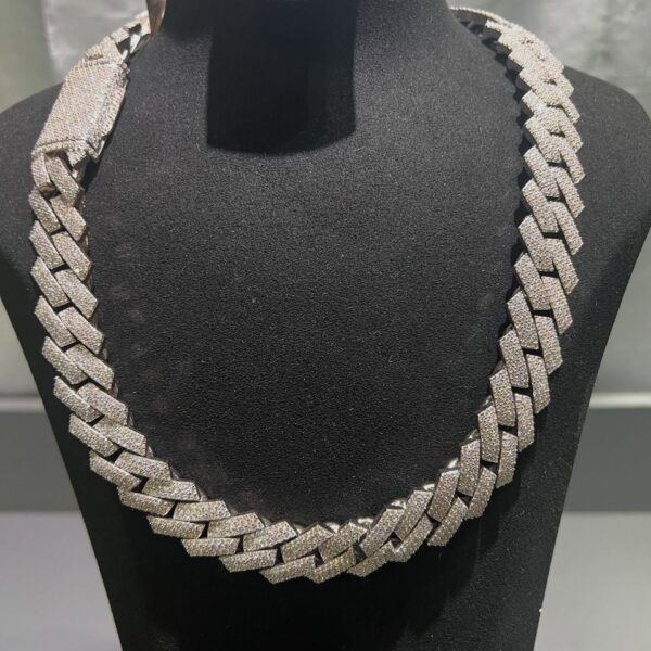 Luxury Iced Out Moissanite Cuban Link Chain Necklace